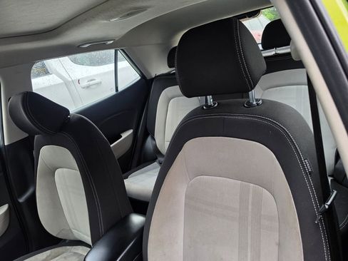 Used 2024 Hyundai Venue SEL FWD image 6