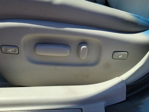 Used 2012 Toyota Avalon Limited image 17