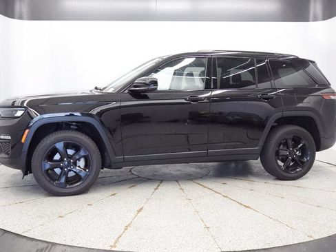 Certified 2023 Jeep Grand Cherokee Limited w/ Black Appearance Package AWD/4WD image 2