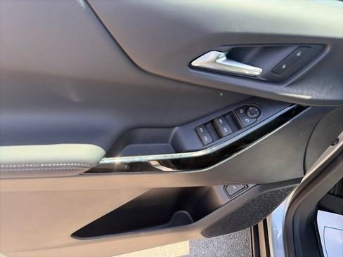 New 2026 Chevrolet Equinox LT w/ Convenience Package II AWD/4WD image 17