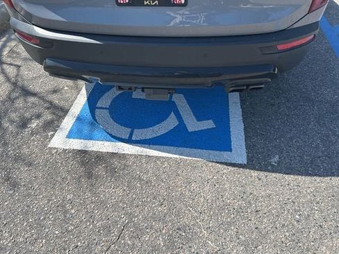 Used 2022 Kia Telluride SX w/ SX Prestige Package image 4