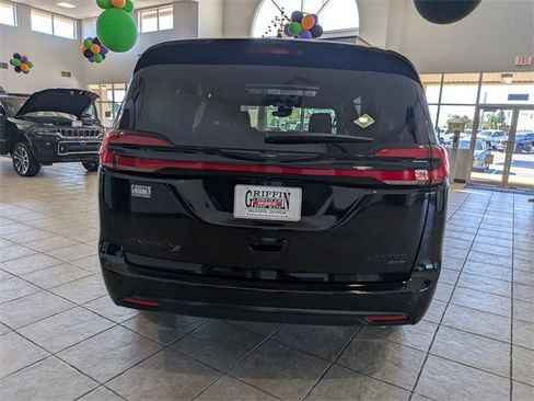 New 2026 Chrysler Pacifica Limited w/ S Appearance Package image 4