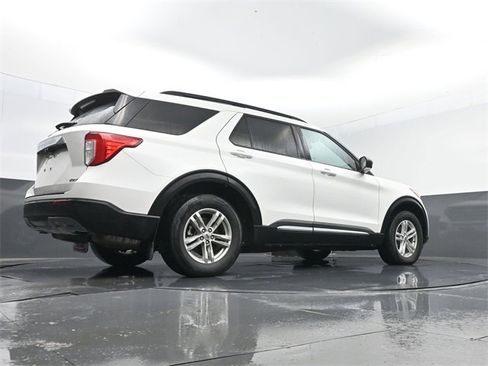Used 2022 Ford Explorer XLT w/ Equipment Group 202A image 27