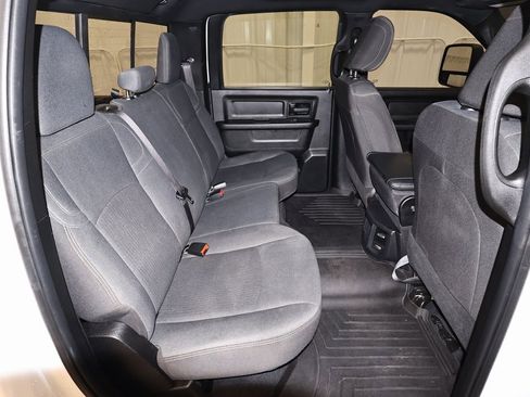 Used 2024 RAM 2500 Tradesman w/ Chrome Appearance Group image 18