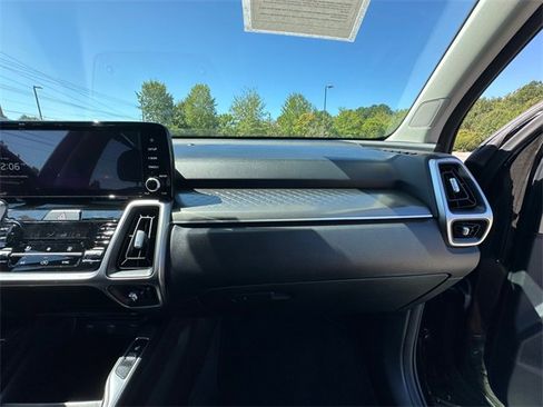 Used 2022 Kia Sorento S w/ Panoramic Sunroof Package image 16