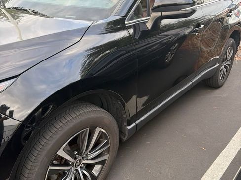 Used 2022 Toyota Venza LE AWD/4WD image 2