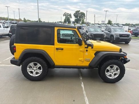 Used 2019 Jeep Wrangler Sport AWD/4WD image 2