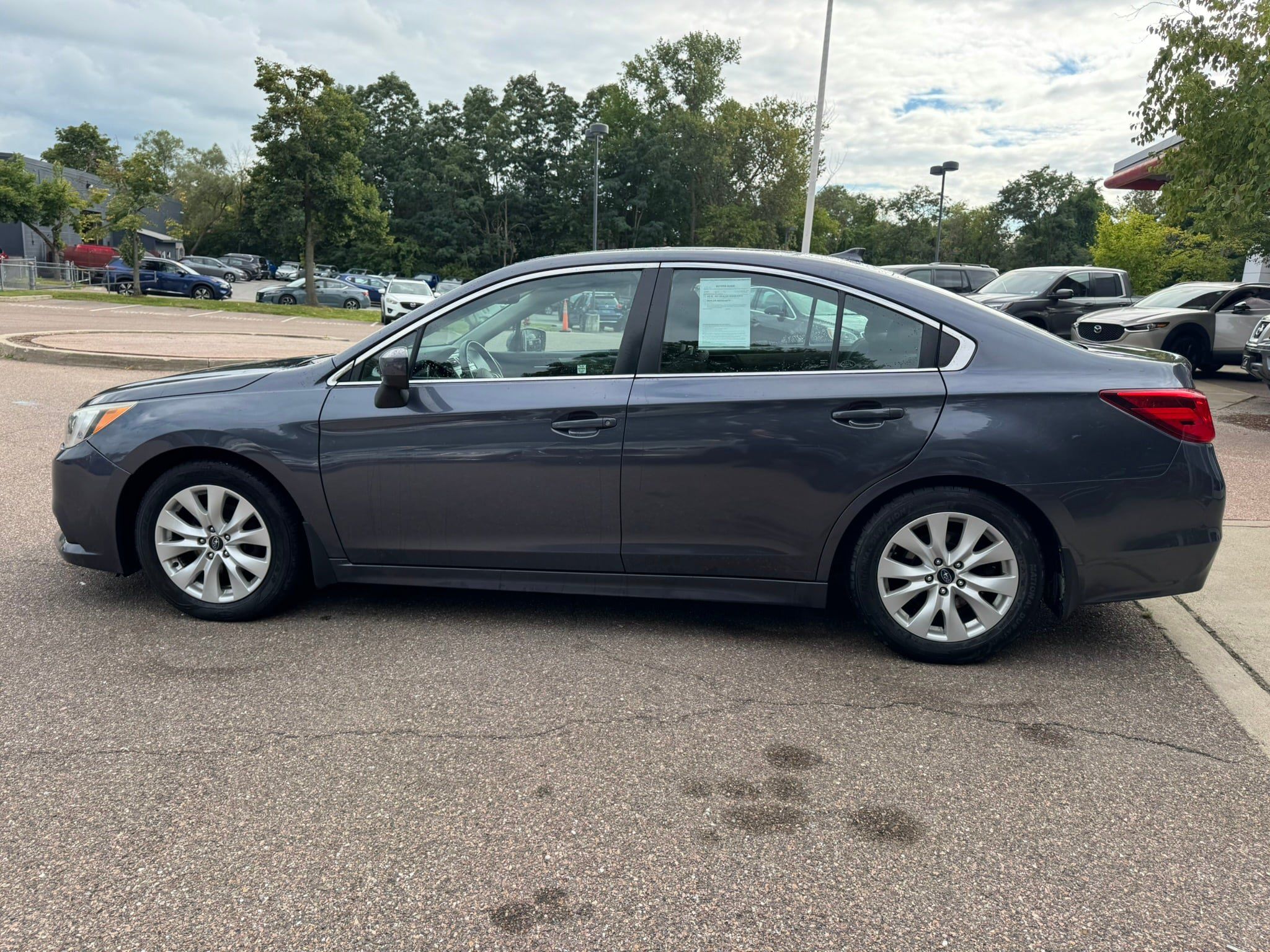Used 2017 Subaru Legacy 2.5i Premium w/ Moonroof Package AWD/4WD image 4