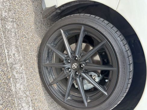 Used 2025 Toyota GR86 Premium RWD image 10