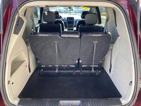 Used 2020 Dodge Grand Caravan SXT image 27