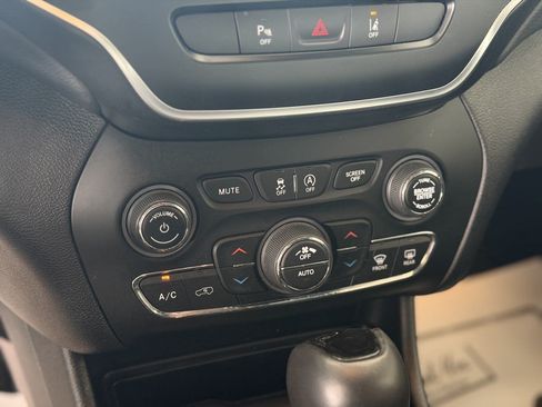 Used 2020 Jeep Cherokee Latitude Plus AWD/4WD image 42
