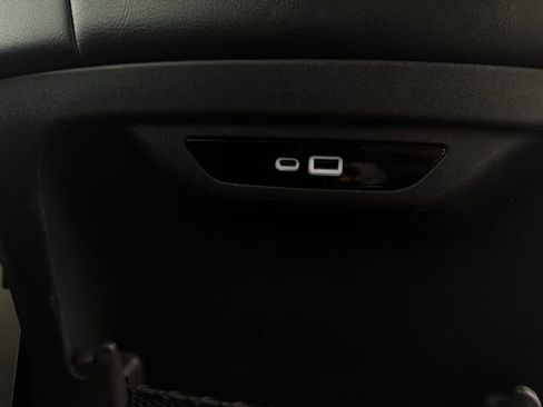 Certified 2024 Chrysler Pacifica Touring-L image 23