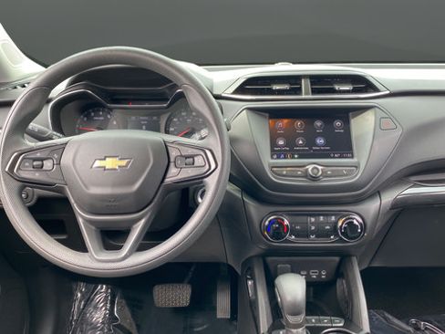 Used 2023 Chevrolet TrailBlazer LT AWD/4WD image 10