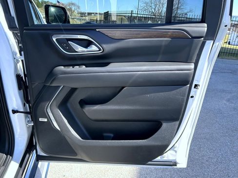 Used 2023 Chevrolet Suburban High Country w/ LPO, Illumination Package AWD/4WD image 18