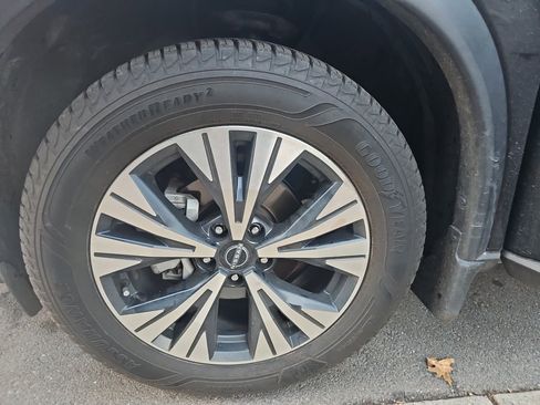 Used 2023 Nissan Rogue SV image 30