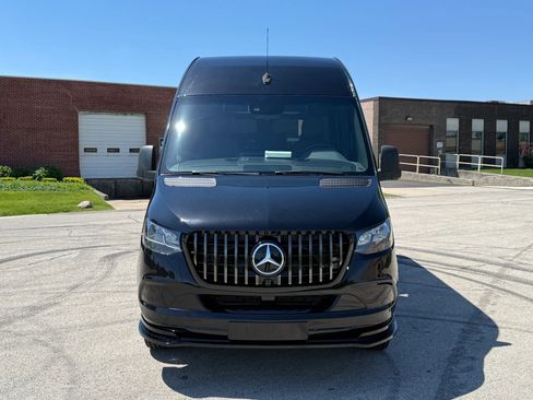 Used 2022 Mercedes-Benz Sprinter 2500 image 2