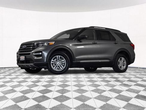Used 2021 Ford Explorer XLT w/ Equipment Group 202A AWD/4WD image 2