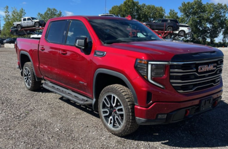 Used 2025 GMC Sierra 1500 AT4 w/ Technology Package AWD/4WD image 4