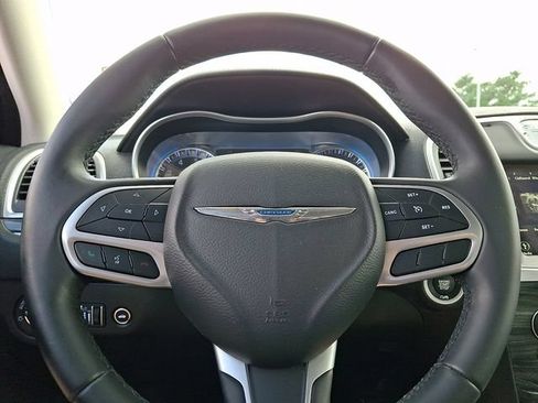 Used 2018 Chrysler 300 Touring RWD image 20