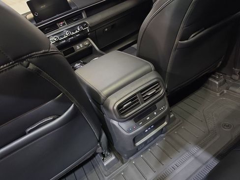 Used 2024 Honda Pilot Touring image 23