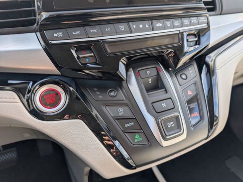 New 2026 Honda Odyssey Touring image 15