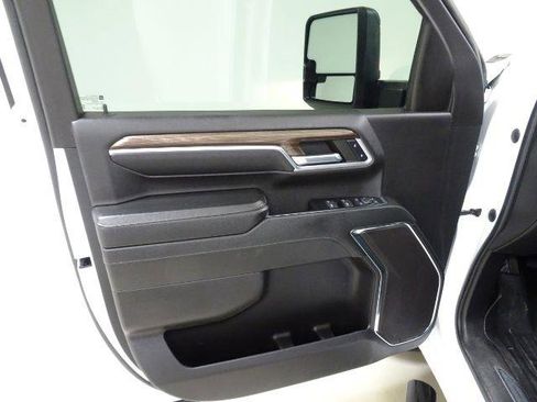 Used 2024 Chevrolet Silverado 2500 LT w/ Convenience Package image 22