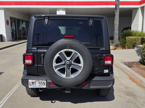 Used 2023 Jeep Wrangler Unlimited Sahara w/ Cold Weather Group AWD/4WD image 5
