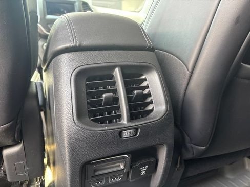 Used 2020 Jeep Cherokee Latitude Plus w/ Cold Weather Group AWD/4WD image 14
