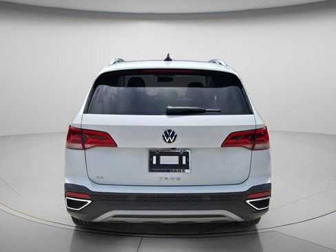 Used 2022 Volkswagen Taos SE FWD image 5