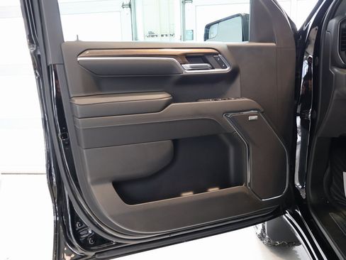 Used 2024 Chevrolet Silverado 1500 LT Trail Boss w/ Convenience Package II image 11