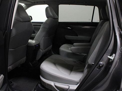Certified 2021 Toyota Highlander Platinum AWD/4WD image 15