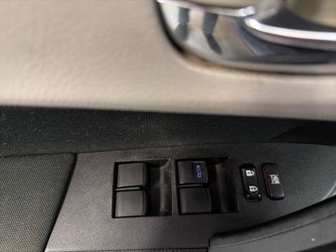 Used 2017 Toyota Corolla LE image 11