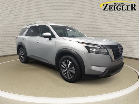 Certified 2024 Nissan Pathfinder SL AWD/4WD image 3