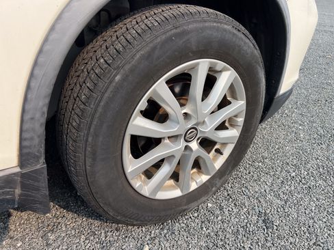 Used 2018 Nissan Rogue SV w/ Sun & Sound Touring Package AWD/4WD image 7