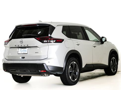 Used 2025 Nissan Rogue SV AWD/4WD image 6