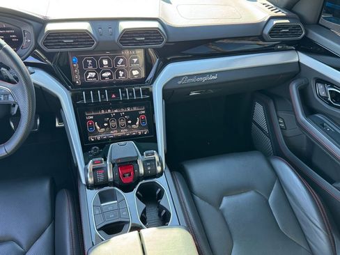 Used 2020 Lamborghini Urus Base image 15