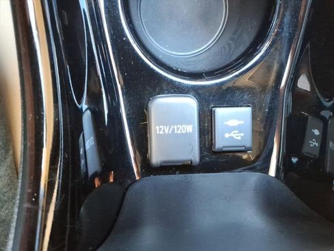 Used 2020 Toyota Prius XLE image 19