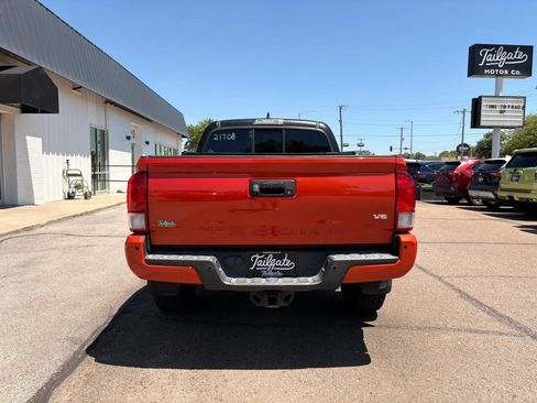 Used 2016 Toyota Tacoma TRD Sport AWD/4WD image 6
