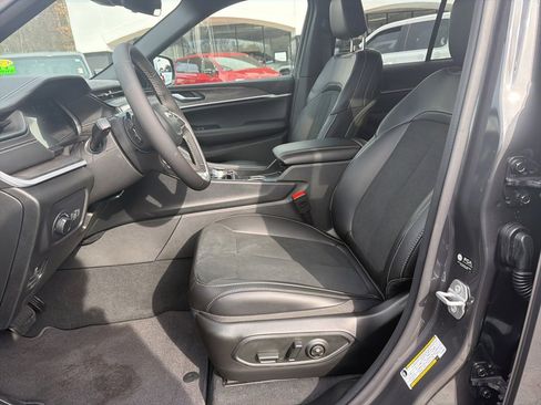 New 2026 Jeep Grand Cherokee Laredo image 24