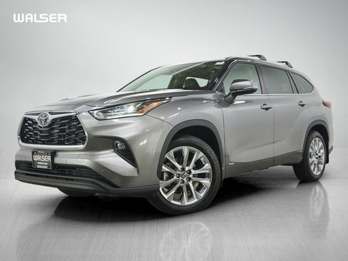 Used 2025 Toyota Highlander Limited AWD/4WD image 1