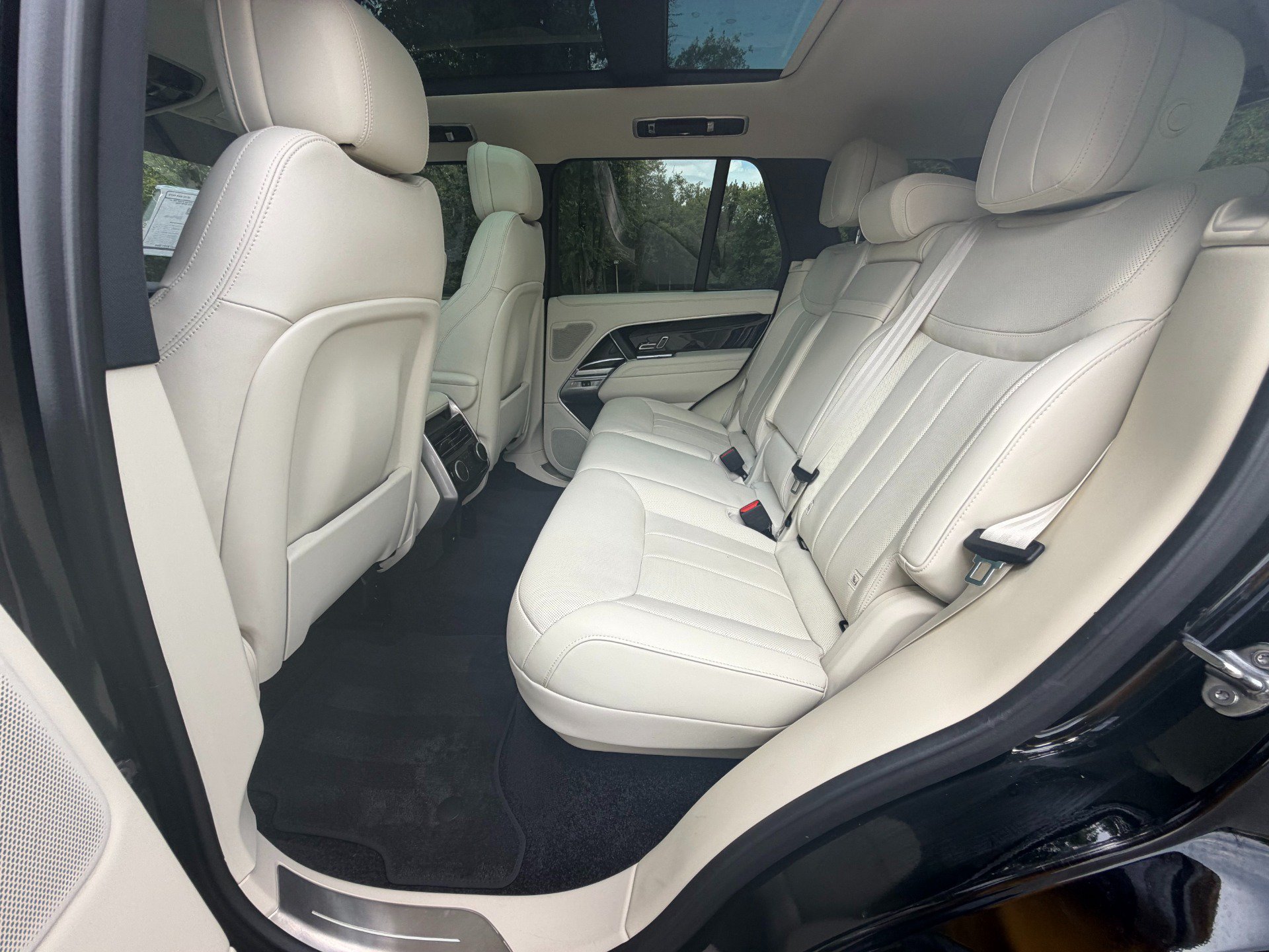 Used 2025 Land Rover Range Rover SE AWD/4WD image 24
