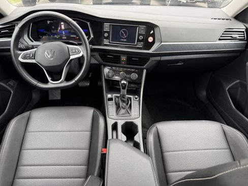 Used 2024 Volkswagen Jetta SE image 13