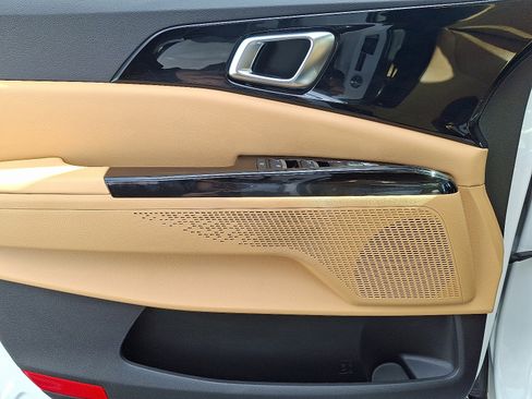 Certified 2022 Kia Carnival EX image 10