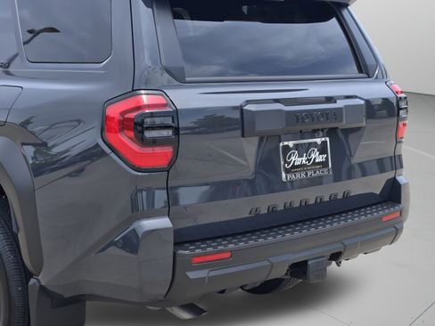 Used 2026 Toyota 4Runner SR5 AWD/4WD image 39
