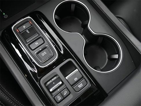 New 2025 Honda Pilot Touring image 33