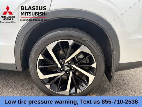 Used 2023 Mitsubishi Outlander 4WD Plug-In Hybrid image 7