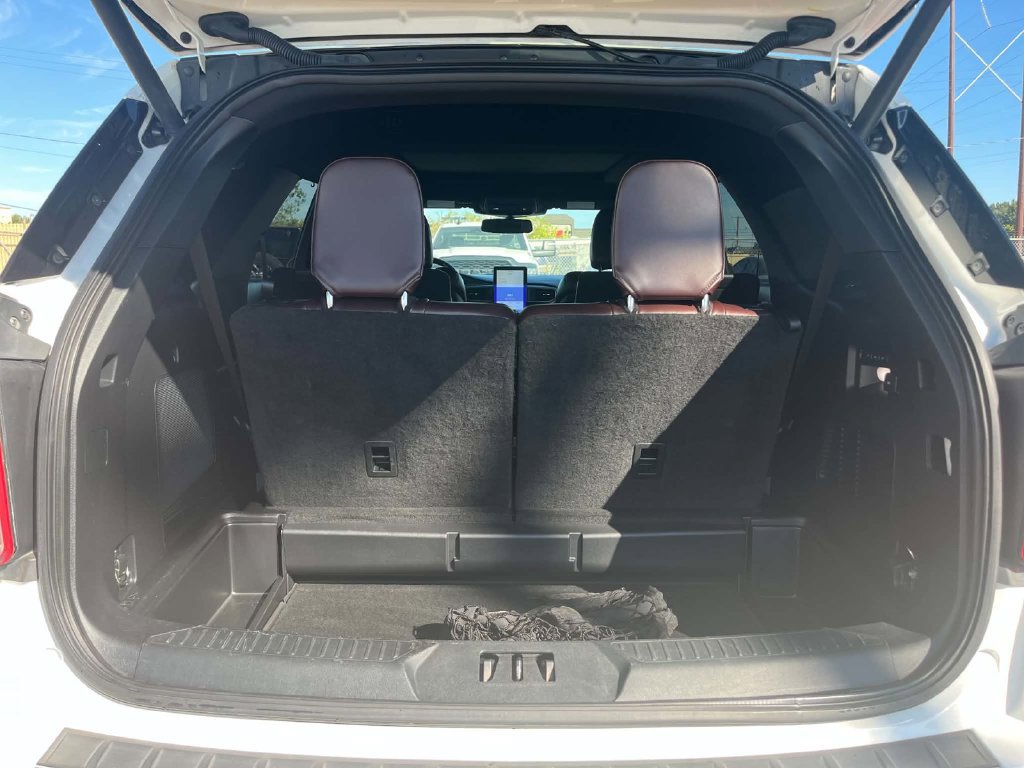 Used 2020 Ford Explorer Platinum w/ Premium Technology Package AWD/4WD image 30