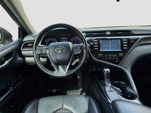 Used 2019 Toyota Camry SE FWD image 18