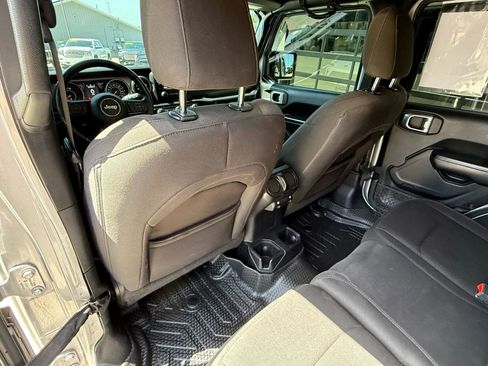 Used 2020 Jeep Wrangler Unlimited Sport S image 35