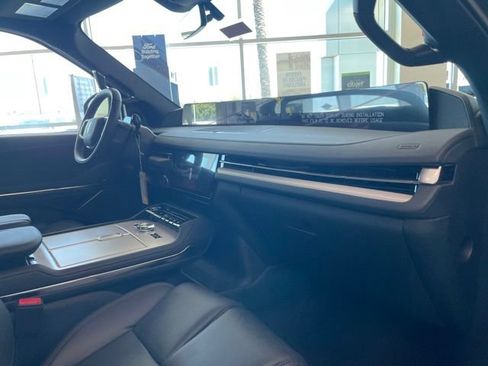 New 2026 Lincoln Navigator Reserve w/ Jet Appearance Package AWD/4WD image 25